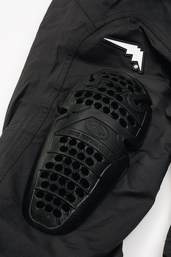 クシタニ「アロフトジャケット＆パンツ」｜冬ツーリングを快適にする最高峰モデル