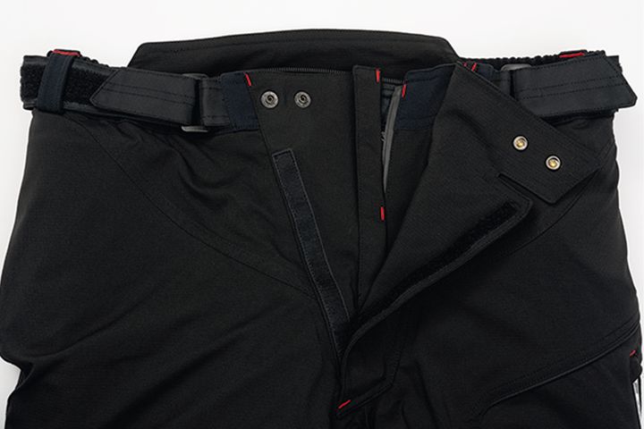 クシタニ「アロフトジャケット＆パンツ」｜冬ツーリングを快適にする最高峰モデル
