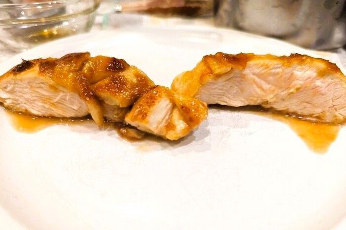 「キウイの皮」捨てるの待って！思わず保存したくなる〈驚きの使い道〉に注目。「まさか料理で役立つなんて…」