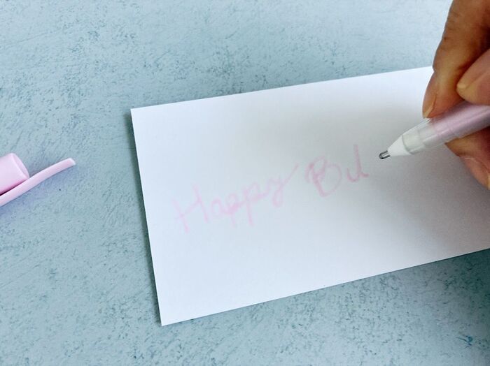 【セリア】貼るだけで“クオリティが”爆上がり！「キラキラテープ」で写真もギフトも一瞬でおしゃれに♡