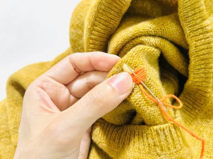 ニットにチクチクするだけで…かわいい「きのこ刺繍」ができちゃった♡フリーハンドで簡単にできますよ！