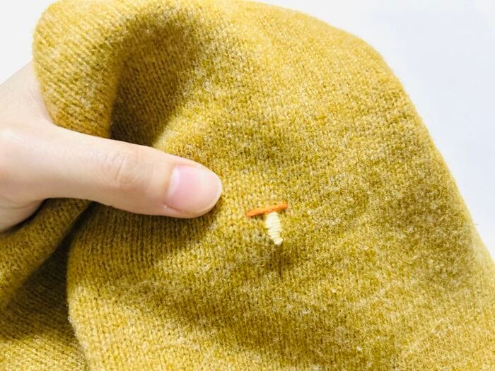 ニットにチクチクするだけで…かわいい「きのこ刺繍」ができちゃった♡フリーハンドで簡単にできますよ！