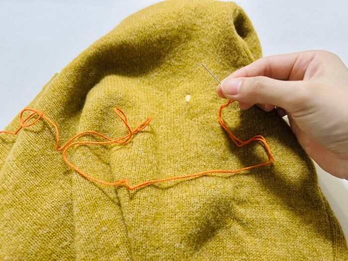 ニットにチクチクするだけで…かわいい「きのこ刺繍」ができちゃった♡フリーハンドで簡単にできますよ！