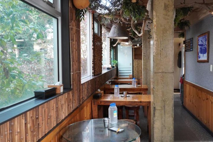 チェーン店には醸し出せない、このなんとも言えないローカルな雰囲気が好みです。