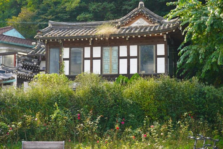 道すがらで見つけたかわいい韓屋。