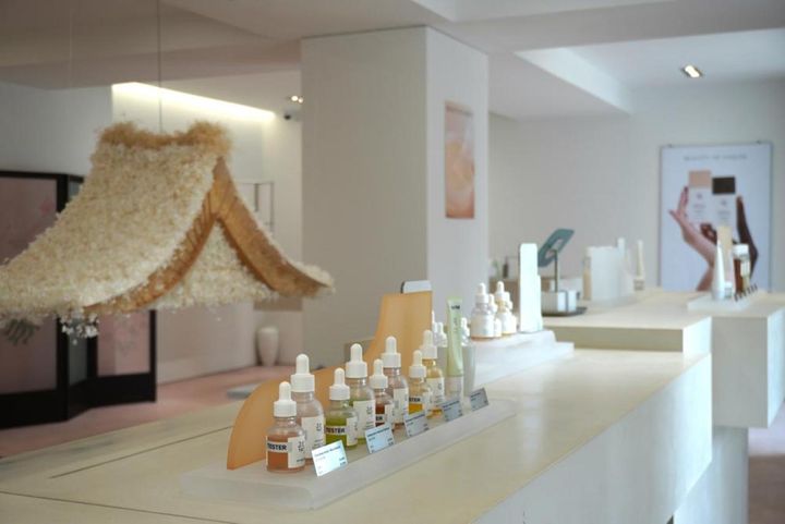 スタッフさんいわく、美容液（アンプル）が値段の割に高品質でおすすめなのだとか。