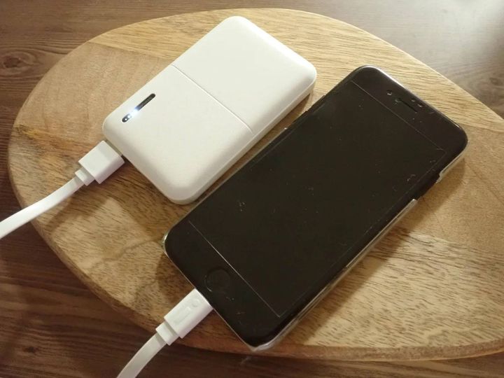 DAISO(ダイソー)：アイフォーン+マイクロB兼用充電転送ケーブル