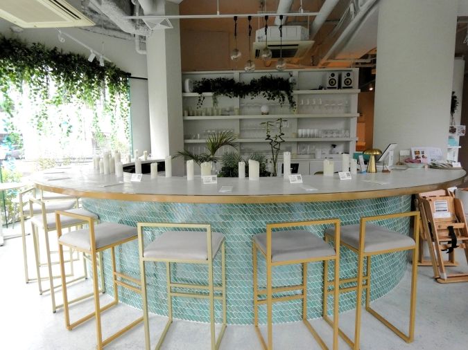 and S organic 店内 カウンター席