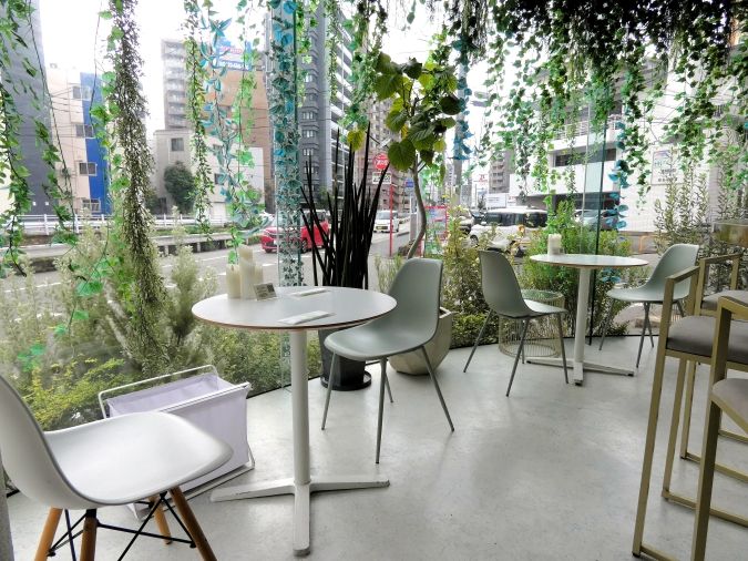 and S organic 店内 テーブル席