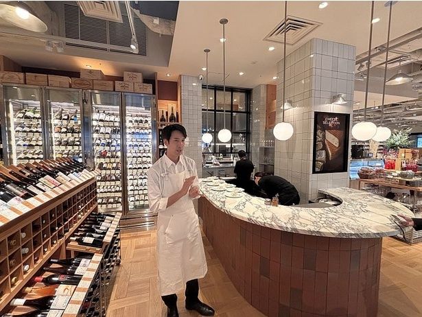 「THE WINE STORE DEAN & DELUCA」に併設するバーカウンター