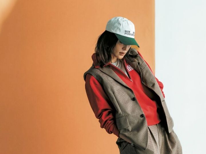 ジャケット8万2500円、パンツ5万9400円（ともにハイク／ボウルズ） トップス2万3100円（チャンピオン フォー RHC／RHC ロンハーマン） インナー1万4300円（ティッカ） キャップ1万7600円（バウム・ウンド・ヘルガーテン／S&T）