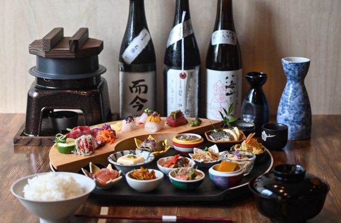 お菜 “豪華”夕食御膳 お菜12種と炊き込み羽釜ご飯