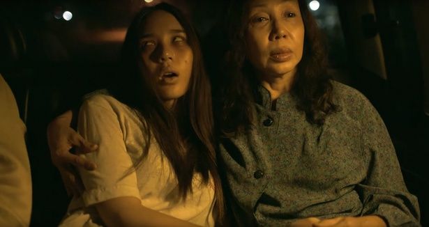 タイ東北部の村を舞台に、祈祷師一家の娘を襲う不可解な出来事を映す『女神の継承』 [c]Everett Collection/AFLO