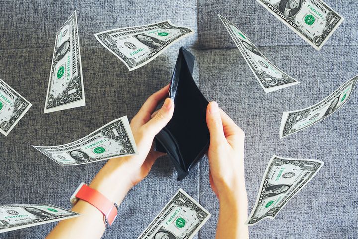 気付けば出費ばかり……衝動買いの要因とは