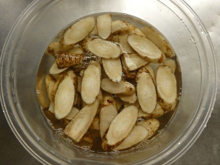 メイン材料2つだけ！「ごぼうと豚バラのごま酢炒め」