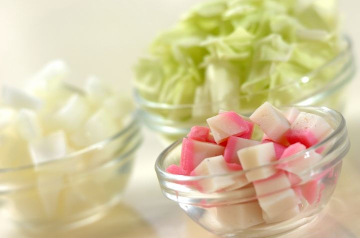 キャベツとカマボコのスープの下準備1