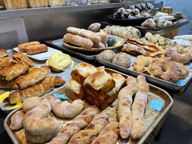 たくさん並ぶパン
