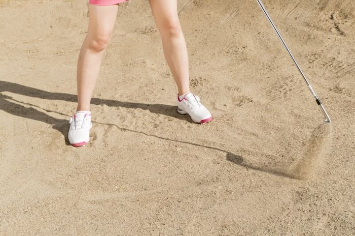 バンカーは“ダフれるアドレス”を作るのが大事！人気コーチが解説