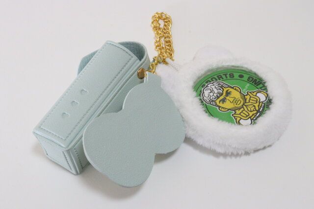 セリア もこもこ缶バッジカバー しろふわアニマルズ 使用例 推し活