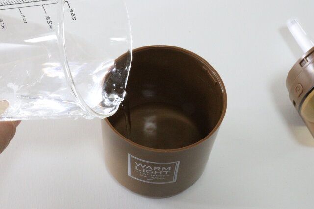 ダイソーのUSB式加湿器（キャンドル型）に水を入れる