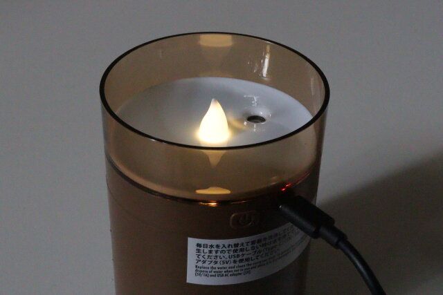 ダイソーの光るUSB式加湿器（キャンドル型）