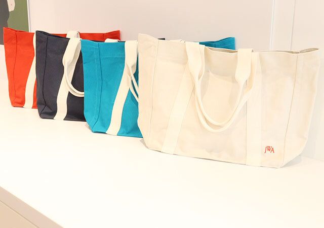 ユニクロ×JWAコラボのキャンバストートバッグ5