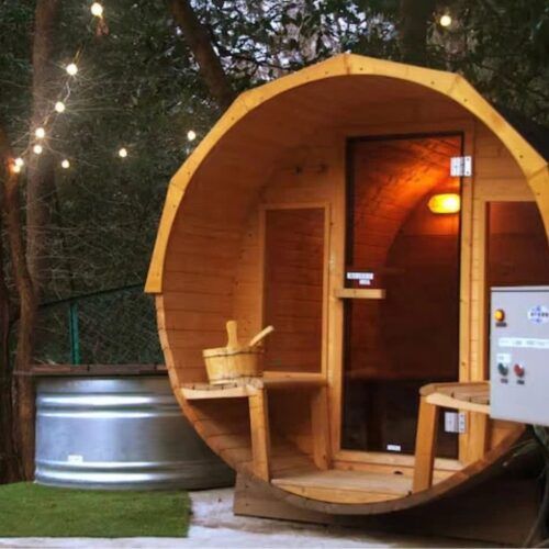 エアビー（Airbnb）で見つけたサウナ付き宿3選！ 漫喫ばりの漫画蔵書数にバレルサウナ、露天風呂まで…こだわり設備満載の豪華施設を体験してみた