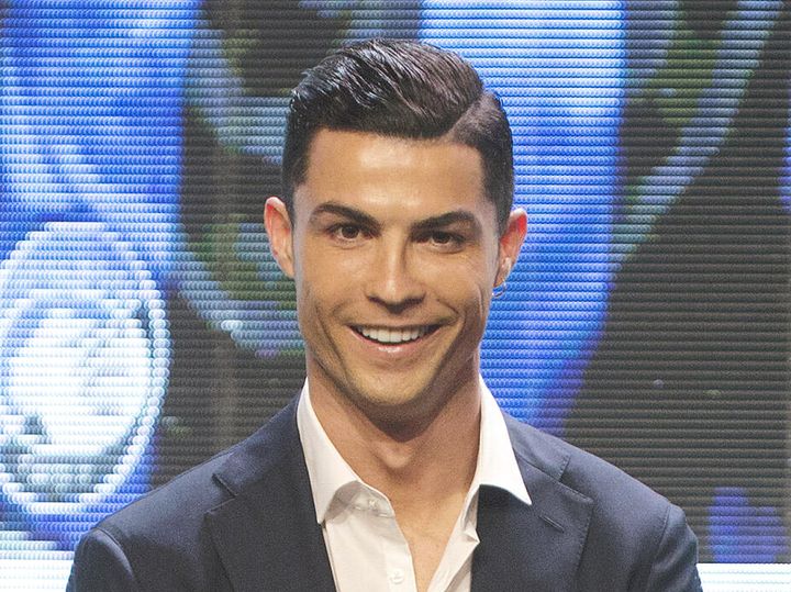 クリスティアーノ・ロナウド、婚約者はダイヤのサイズなど気にしない （C）Zeta Image width=