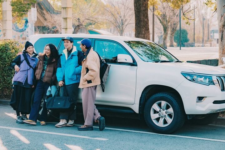 ショート丈とロング丈まで豊富なラインナップで、ライフスタイルに取り入れやすいデザインに加え、インサイドファスナーで着脱も容易。冬のアウトドア、そして日常のタウンユースまで幅広く活躍する万能ブーツとなっている。