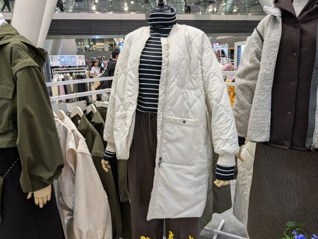 白の防風撥水キルティングアジャストブルゾン