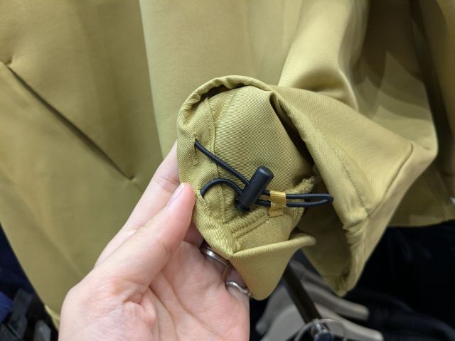 ストレッチライトEXEスキッパープルオーバーの裾