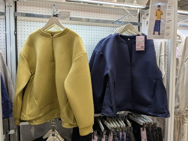 2色のストレッチライトEXEスキッパープルオーバー