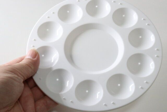 ダイソーの絵の具用パレット