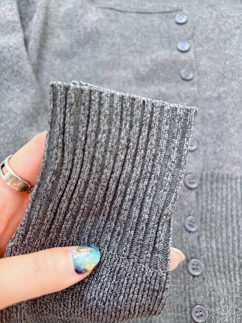 袖や裾はリブ仕様