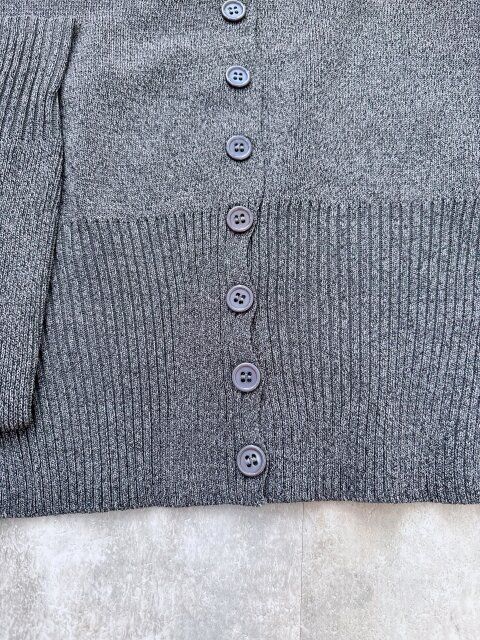 小さめのボタンは割と間隔狭くついているのもポイント