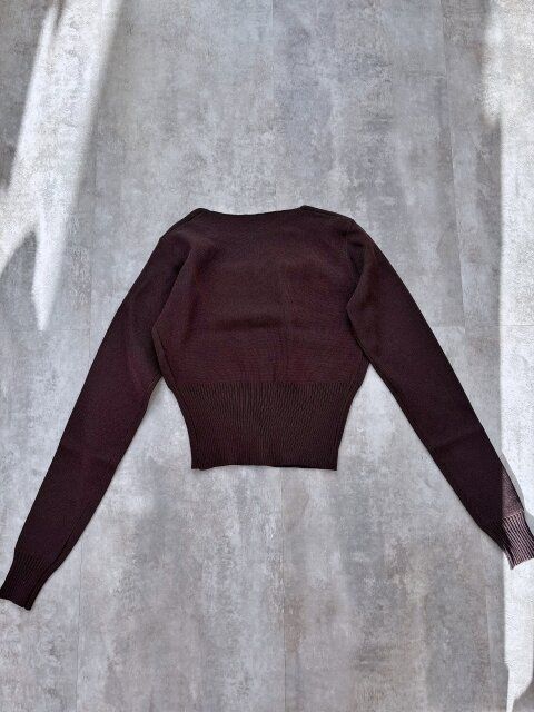 coca ハイゲージニットスクエアカーディガン ブラウン 後ろ側