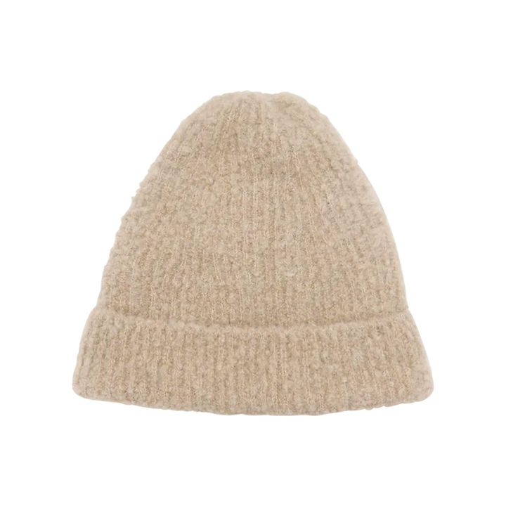 ニットキャップ ￥84,700／THE ROW（ザ・ロウ・ジャパン）Photo_ Courtesy of The Row