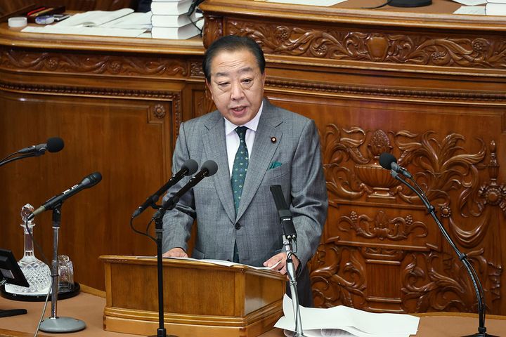 衆院本会議で代表質問する立憲民主党の野田佳彦代表（撮影：2025年11月4日、時事）