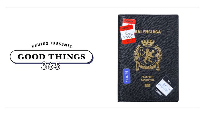 〈バレンシアガ〉のパスポートケース