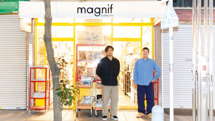 magnifの店前に立つ中武康法（左）、山下丸郎（右）