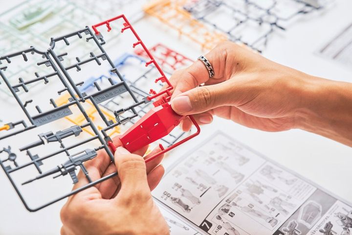 ガンプラを組み立てていく