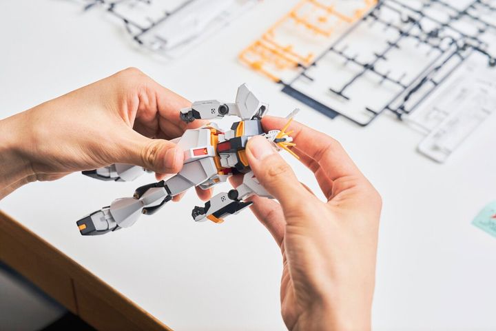 ガンプラを組み立てていく