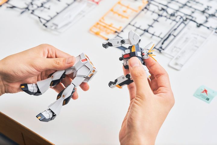 ガンプラを組み立てていく