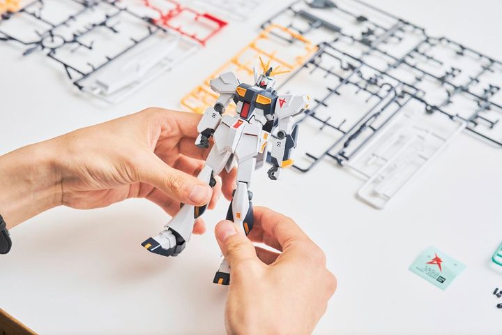 ガンプラを組み立てていく