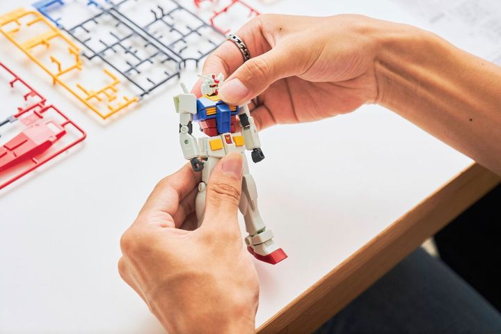 ガンプラを組み立てていく