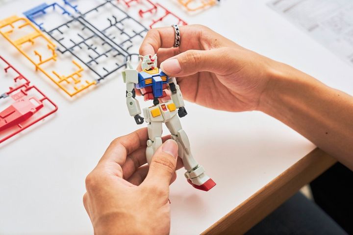 ガンプラを組み立てていく
