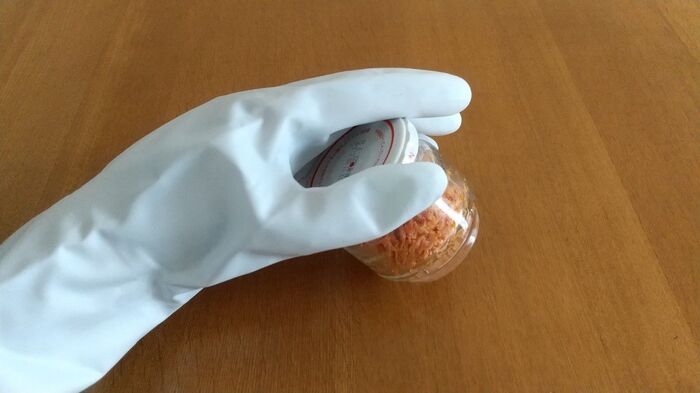 『ゴム手袋』穴があいても捨てないで！まさかの輪切りにしても大活躍！？驚くほど使える再利用アイデア♪