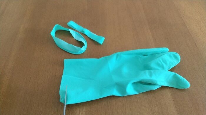 『ゴム手袋』穴があいても捨てないで！まさかの輪切りにしても大活躍！？驚くほど使える再利用アイデア♪