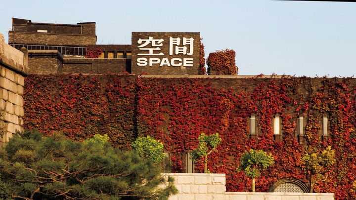 「空間」という文字が掲げられるARARIO MUSEUM IN SPACE