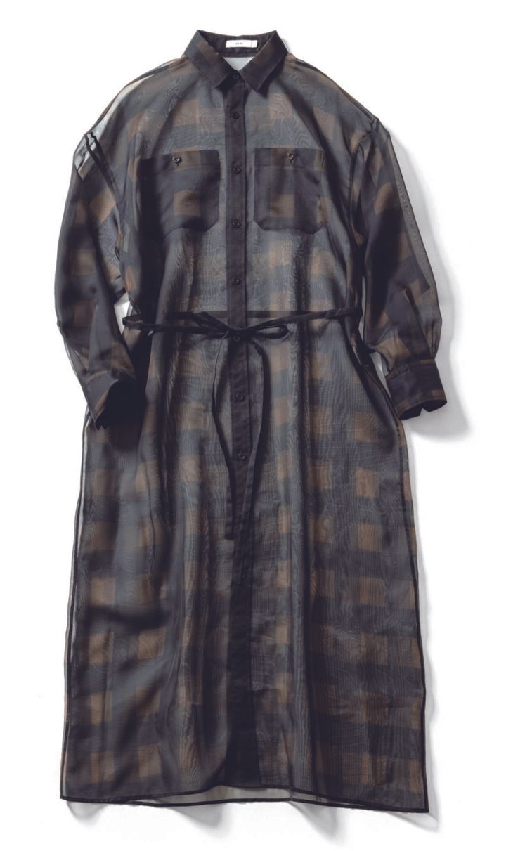 着映え力抜群のシアーチェック。多彩なレイヤードが楽しめそう。7万1500円（ハイク／ボウルズ）